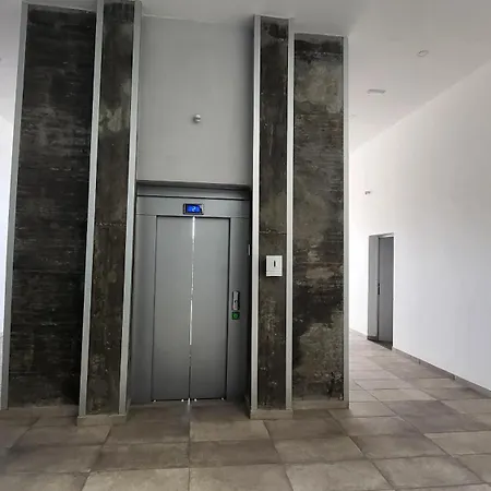 Beyond Amadores 12 *