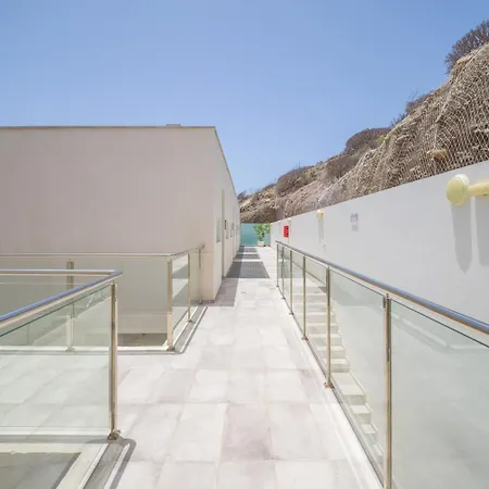 Beyond Amadores 12 *