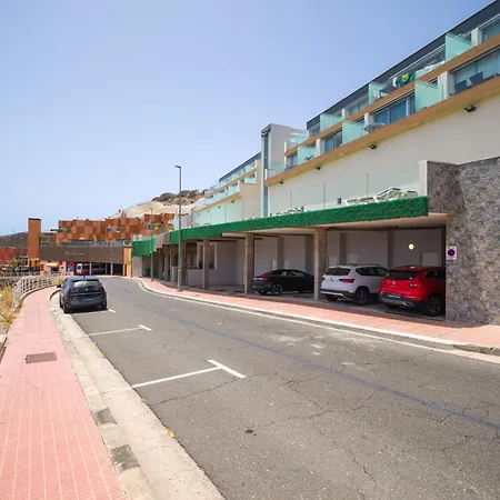 Ferienhaus Beyond Amadores 12 *