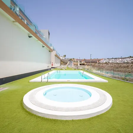 Ferienhaus Beyond Amadores 12 *